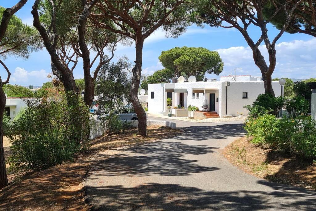 Sunny Villa With Golf Front View Виламура Екстериор снимка