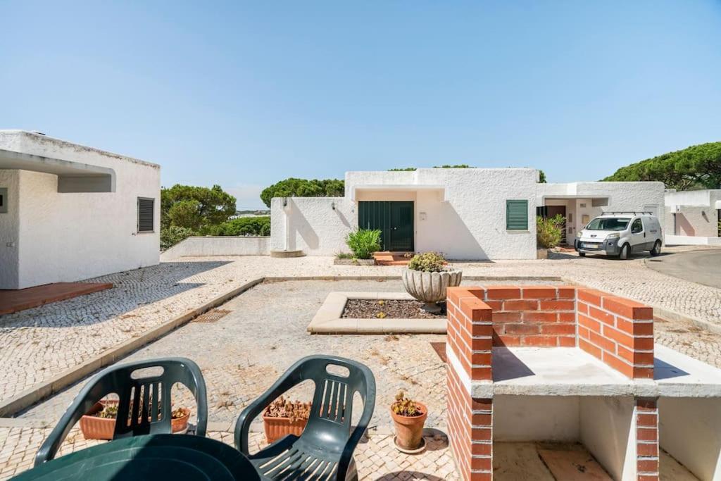 Sunny Villa With Golf Front View Виламура Екстериор снимка