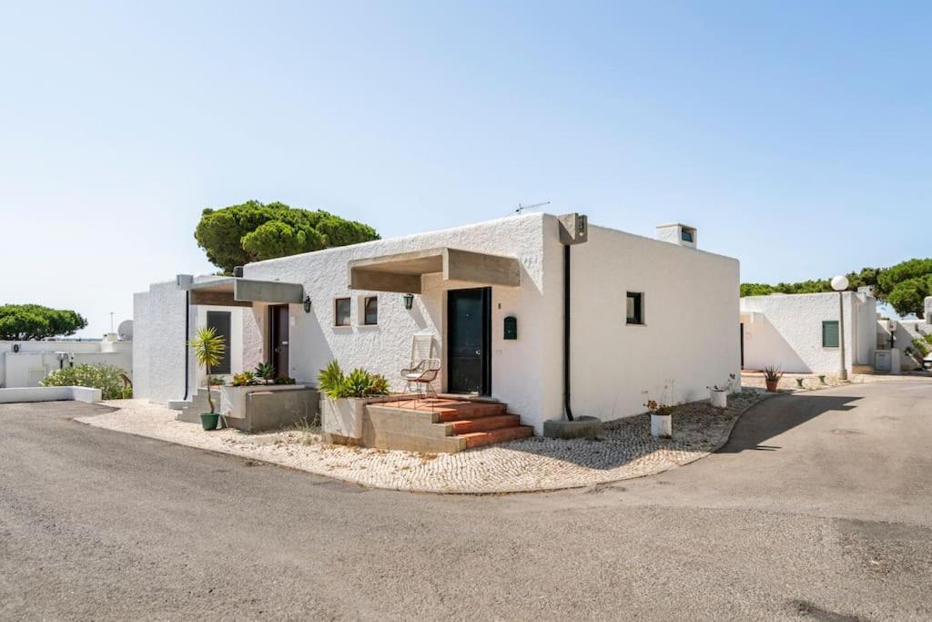 Sunny Villa With Golf Front View Виламура Екстериор снимка