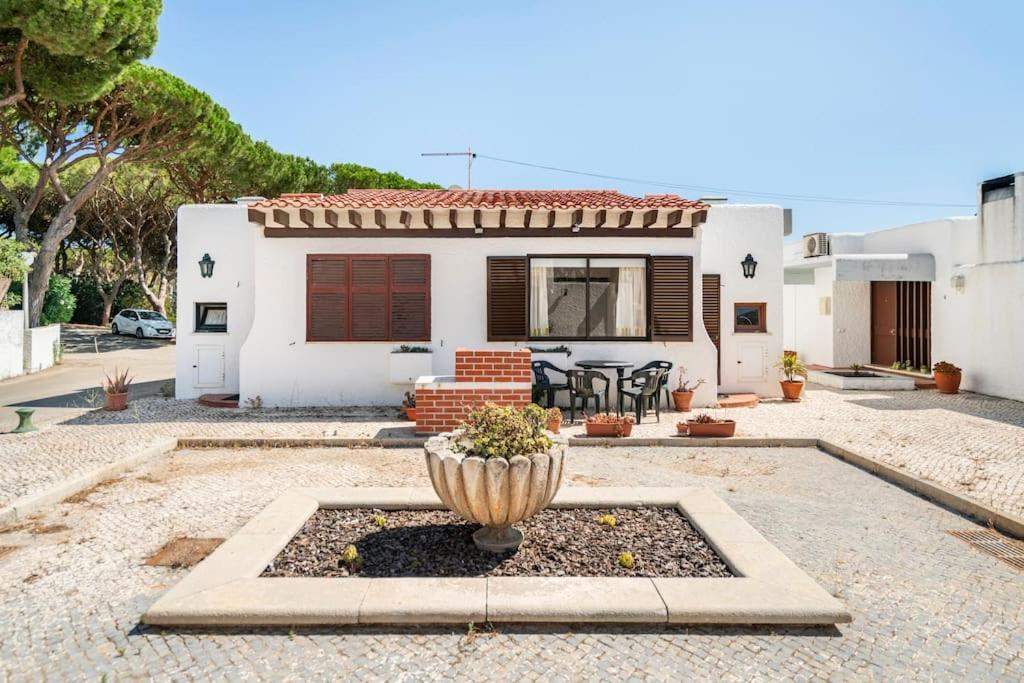 Sunny Villa With Golf Front View Виламура Екстериор снимка